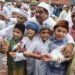 Mumbai: Children greet each other on the occasion of Eid-ul-Fitr at Bandra in Mumbai on Thursday. PTI Photo by Mitesh Bhuvad (PTI7_7_2016_000098A)