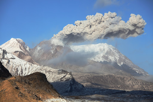 Dr Richard RoscoeEruption of ash cloud from lava dome of Shiveluch Volcano, Kamchatka.